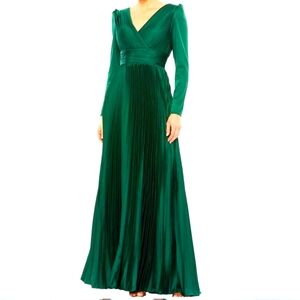 Ieena Mac Duggal Emerald Green Long Sleeve Pleated Formal Gown Holiday Gala 18